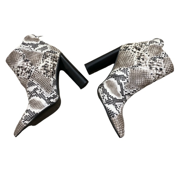 Snake print Pointed toe Ankle booties - Picture 3 of 5